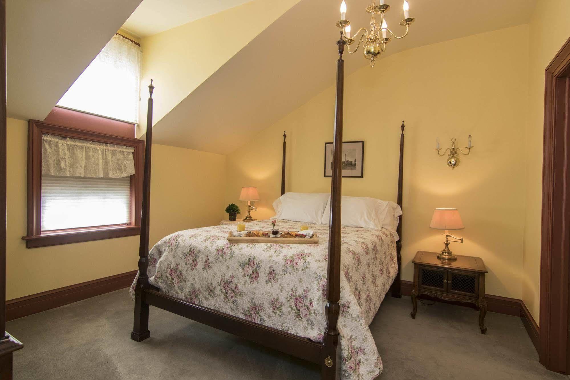 Sheboygan Falls The Rochester Inn מראה חיצוני תמונה